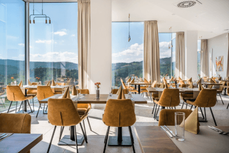 IMPORTANCE OF ERGONOMICS AND COMFORT IN RESTAURANT CHAIRS